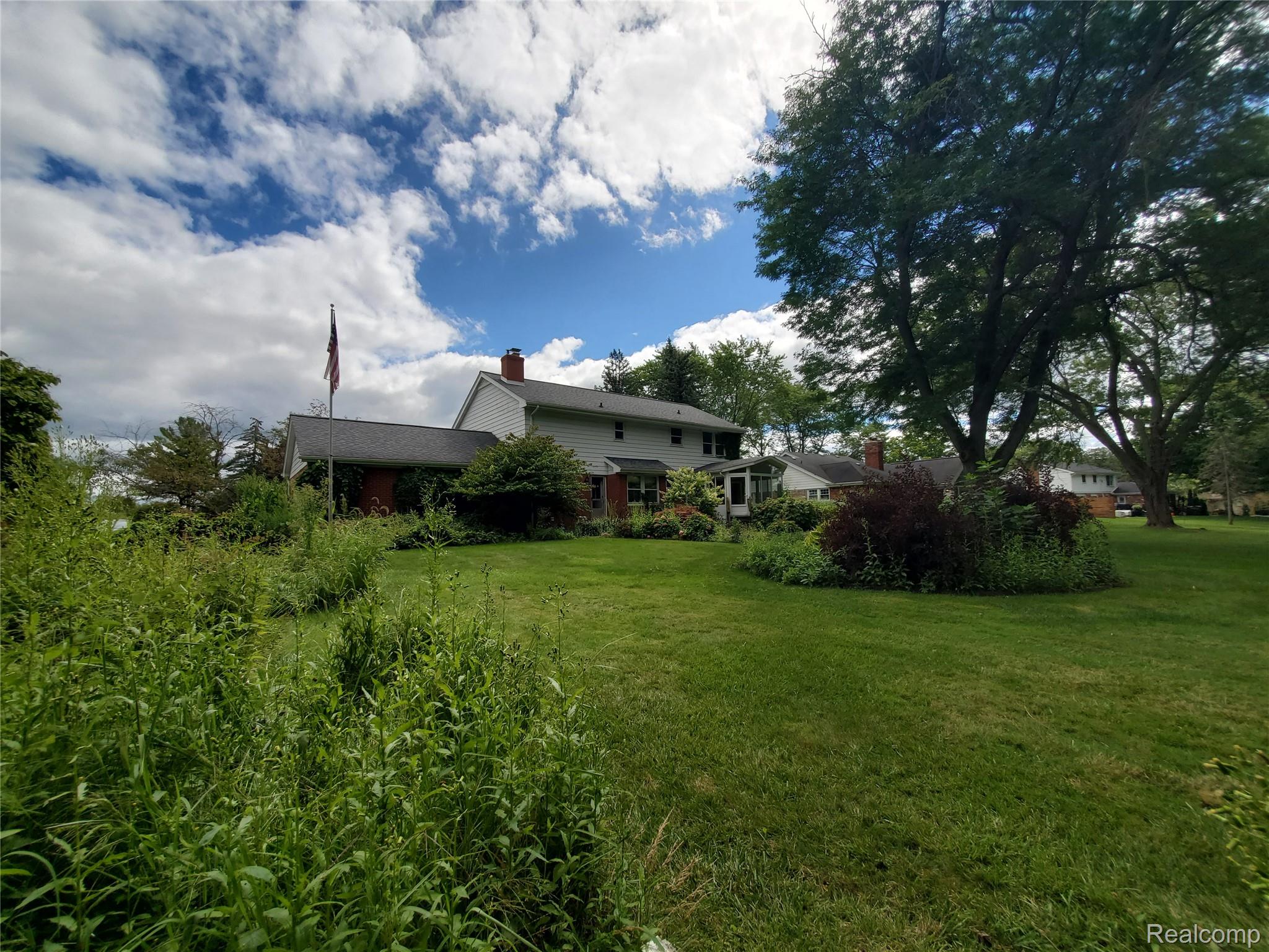 8276 Appleway Drive