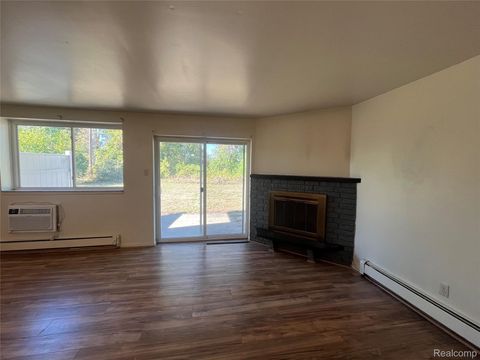 156 Summit View Ct White Lake Charter Township MI 48386