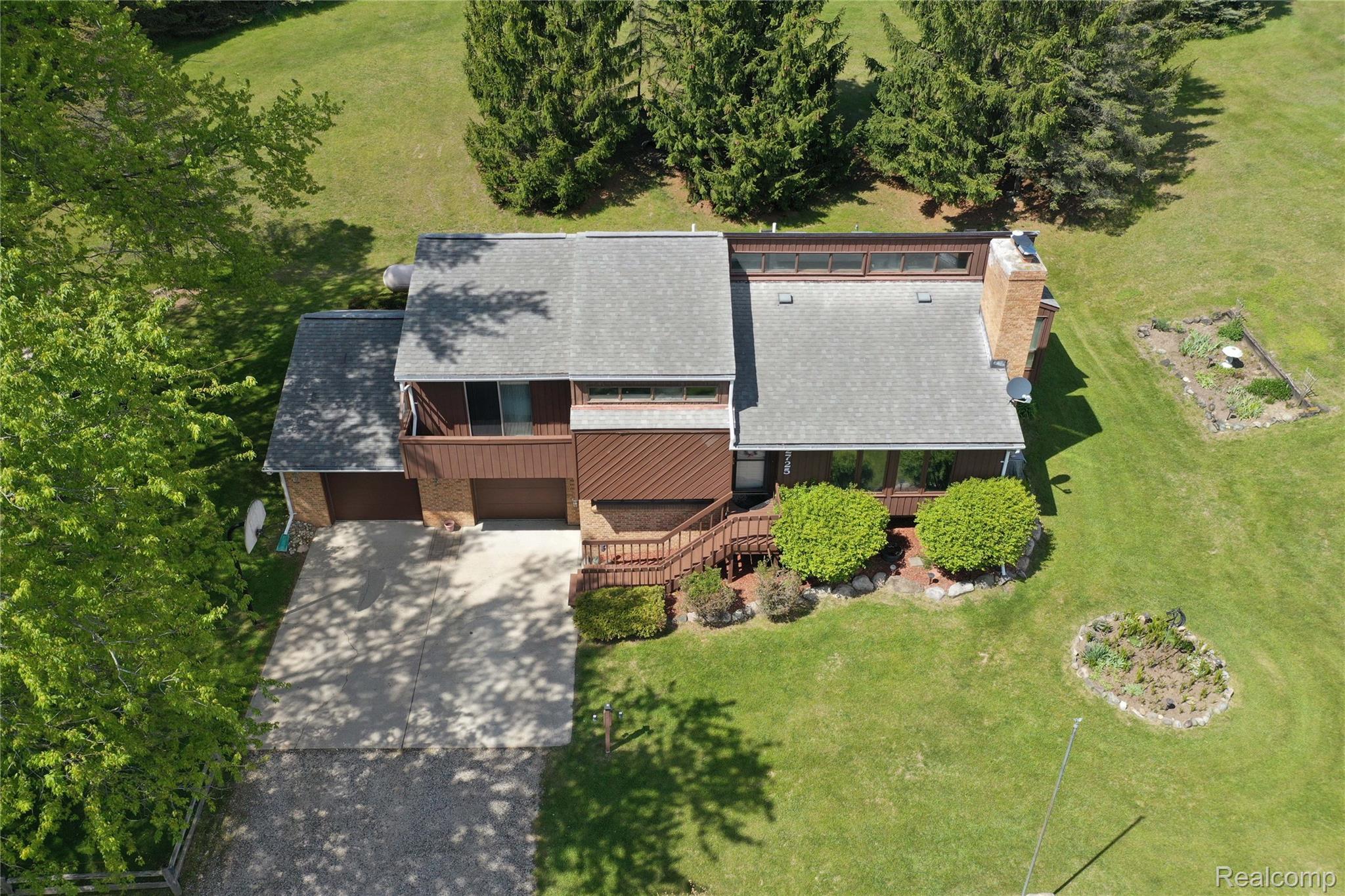 2725 Cooley Lake Road