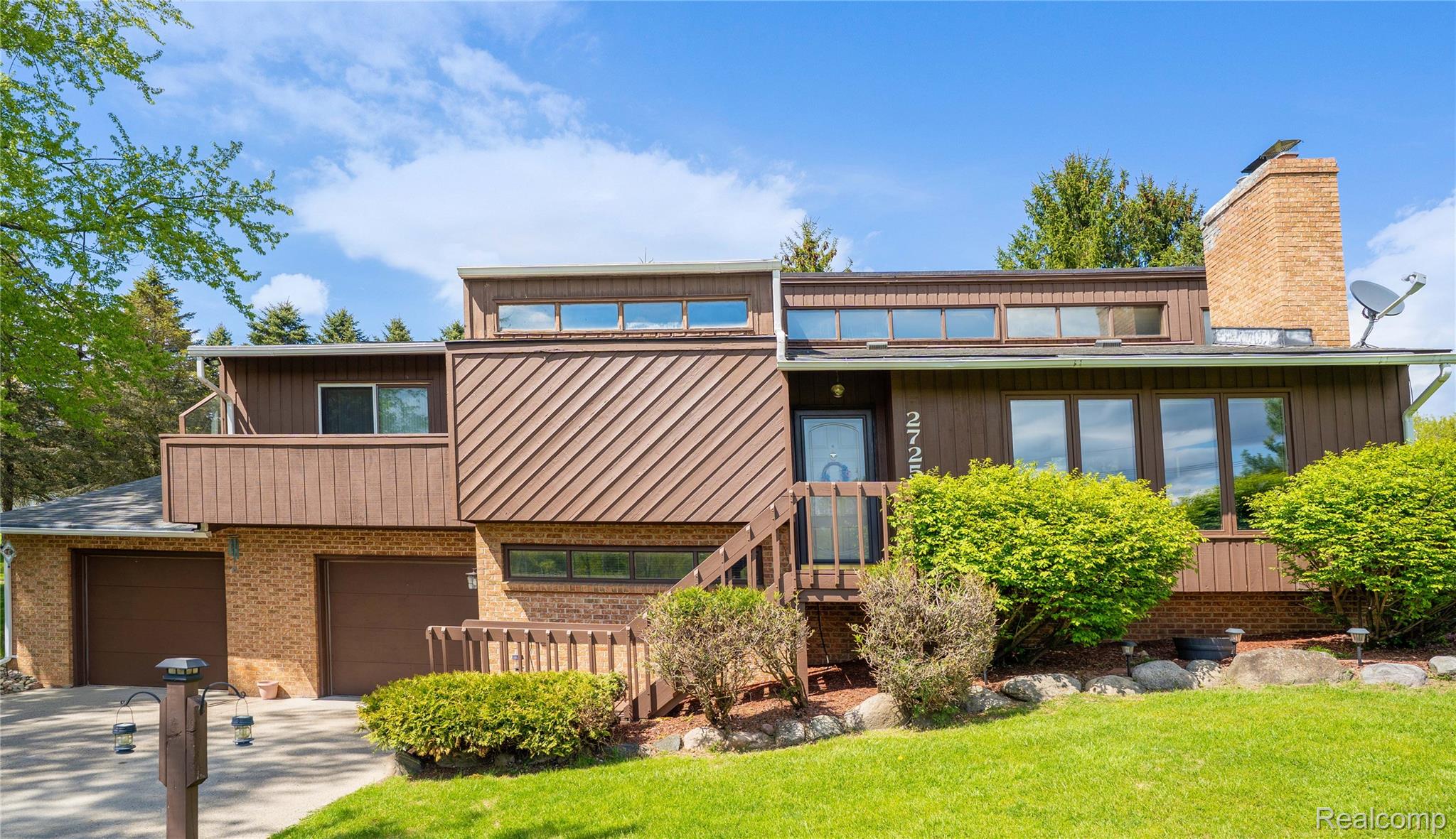 2725 Cooley Lake Road