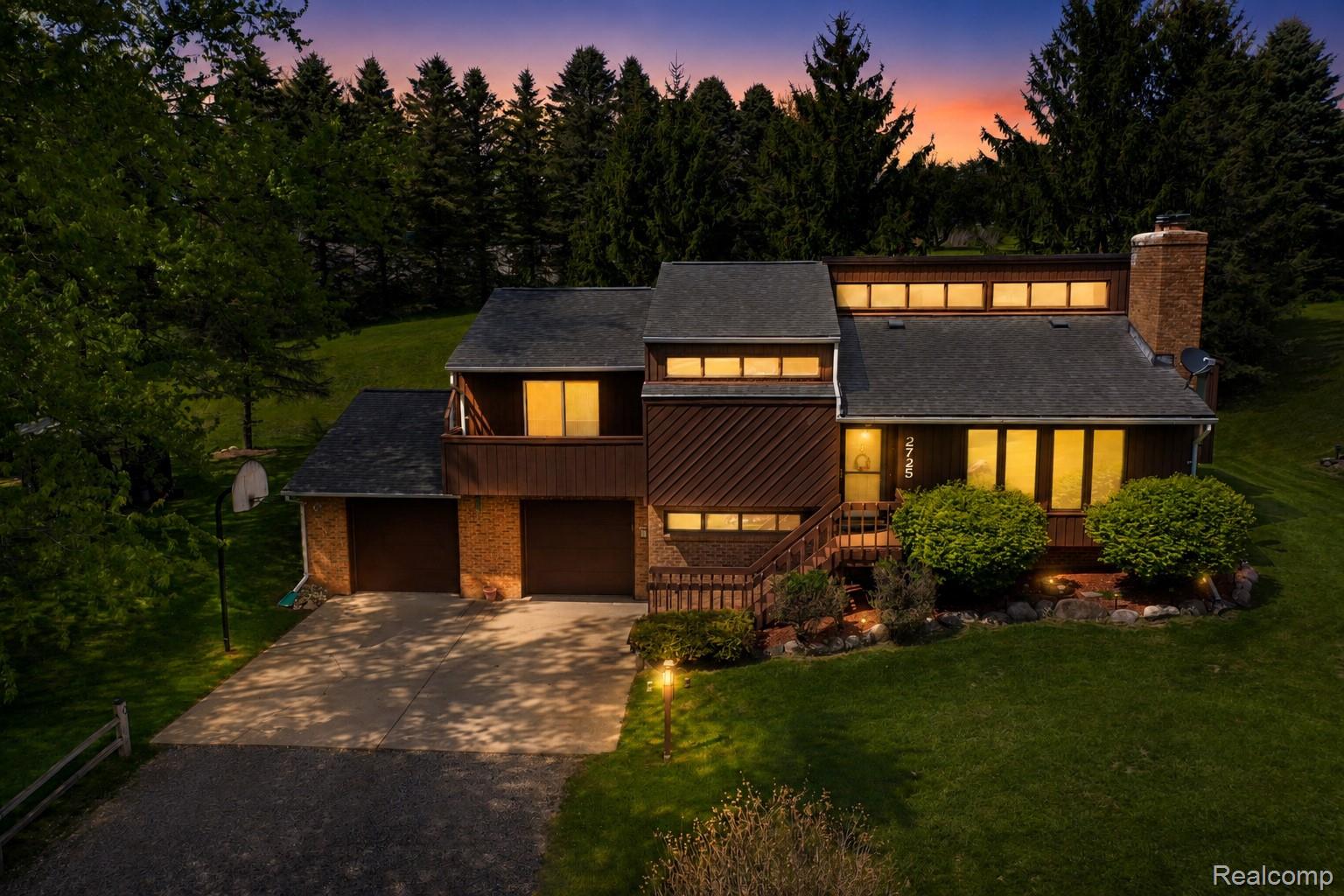2725 Cooley Lake Road