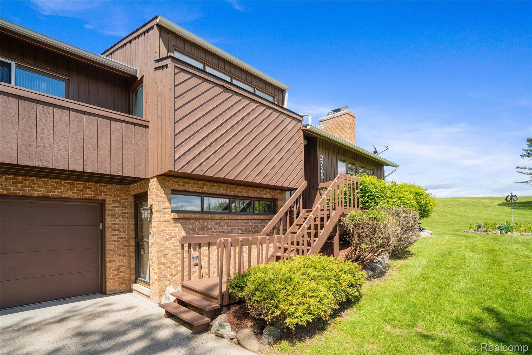 2725 Cooley Lake Road