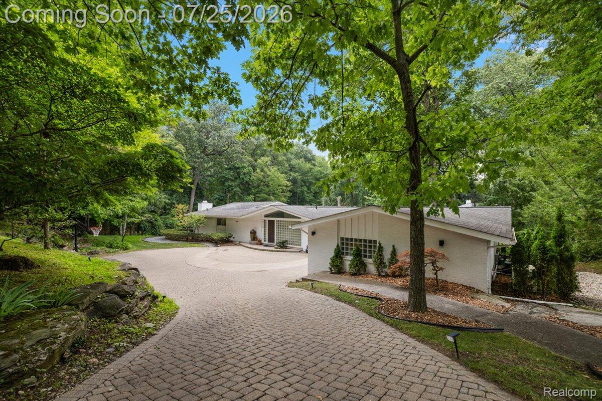 4910 Malibu Drive