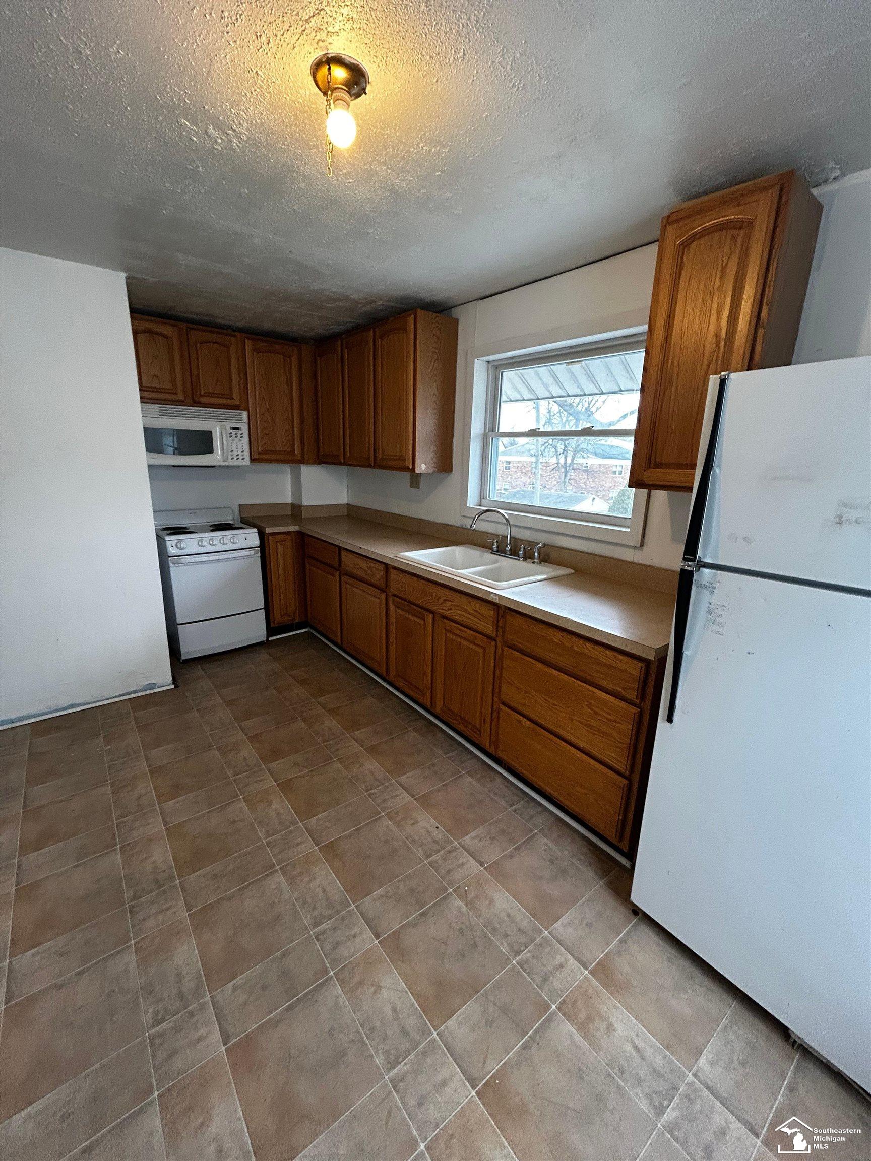 115 E 8th Street