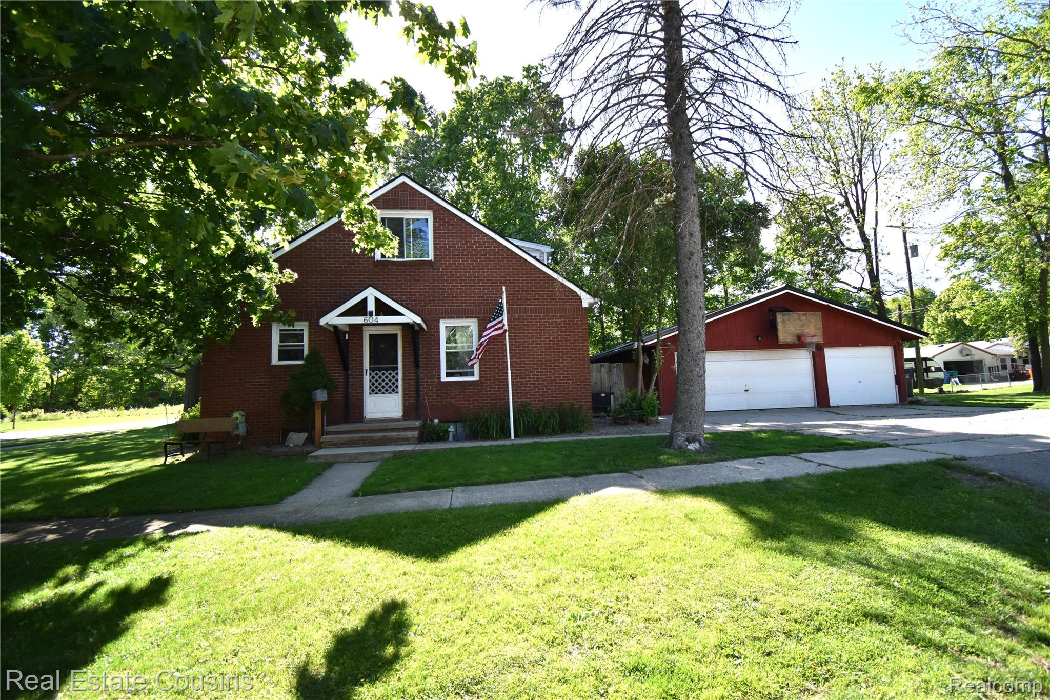 604 MAPLE Street