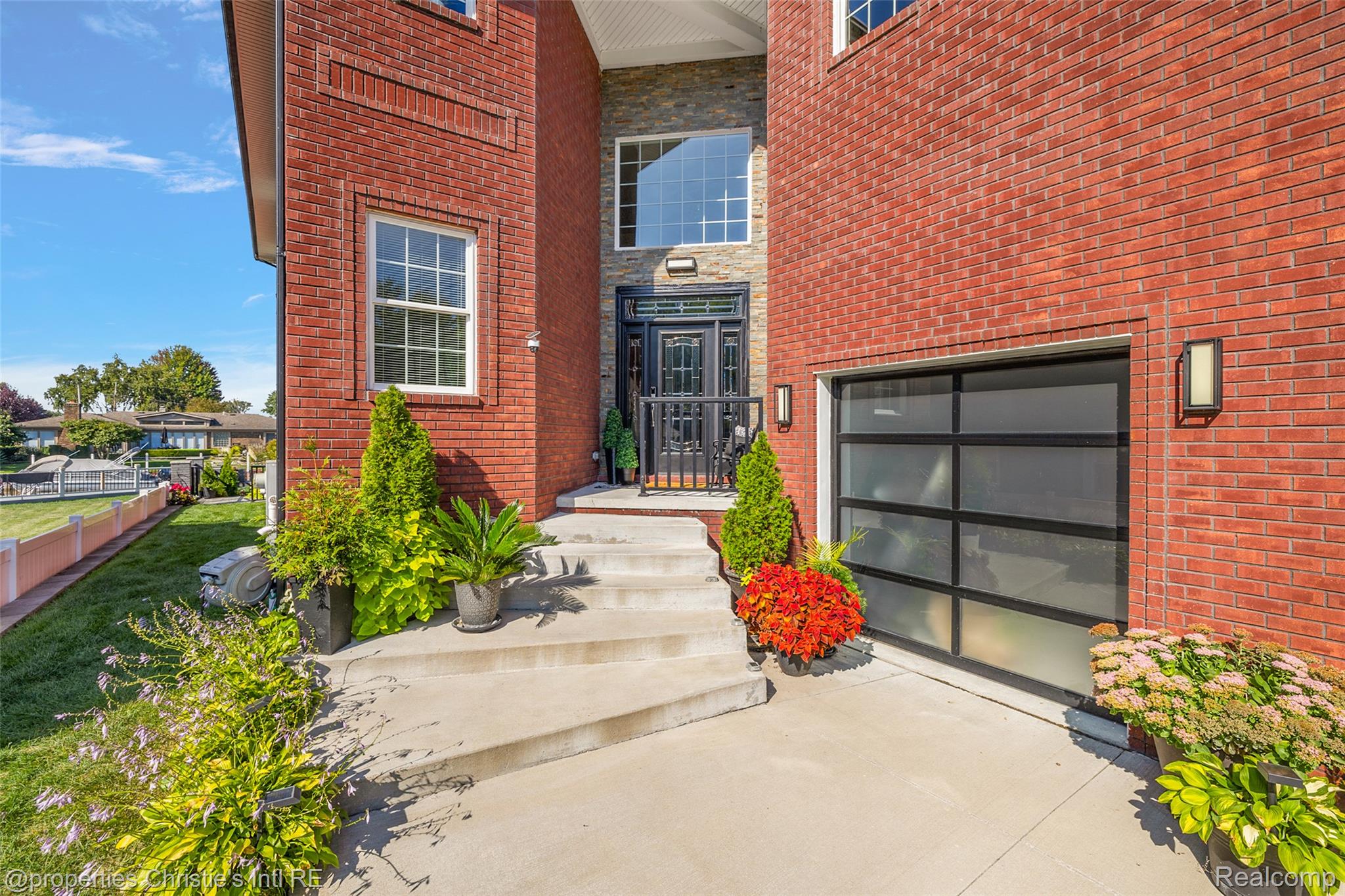 41245 Belvidere Street