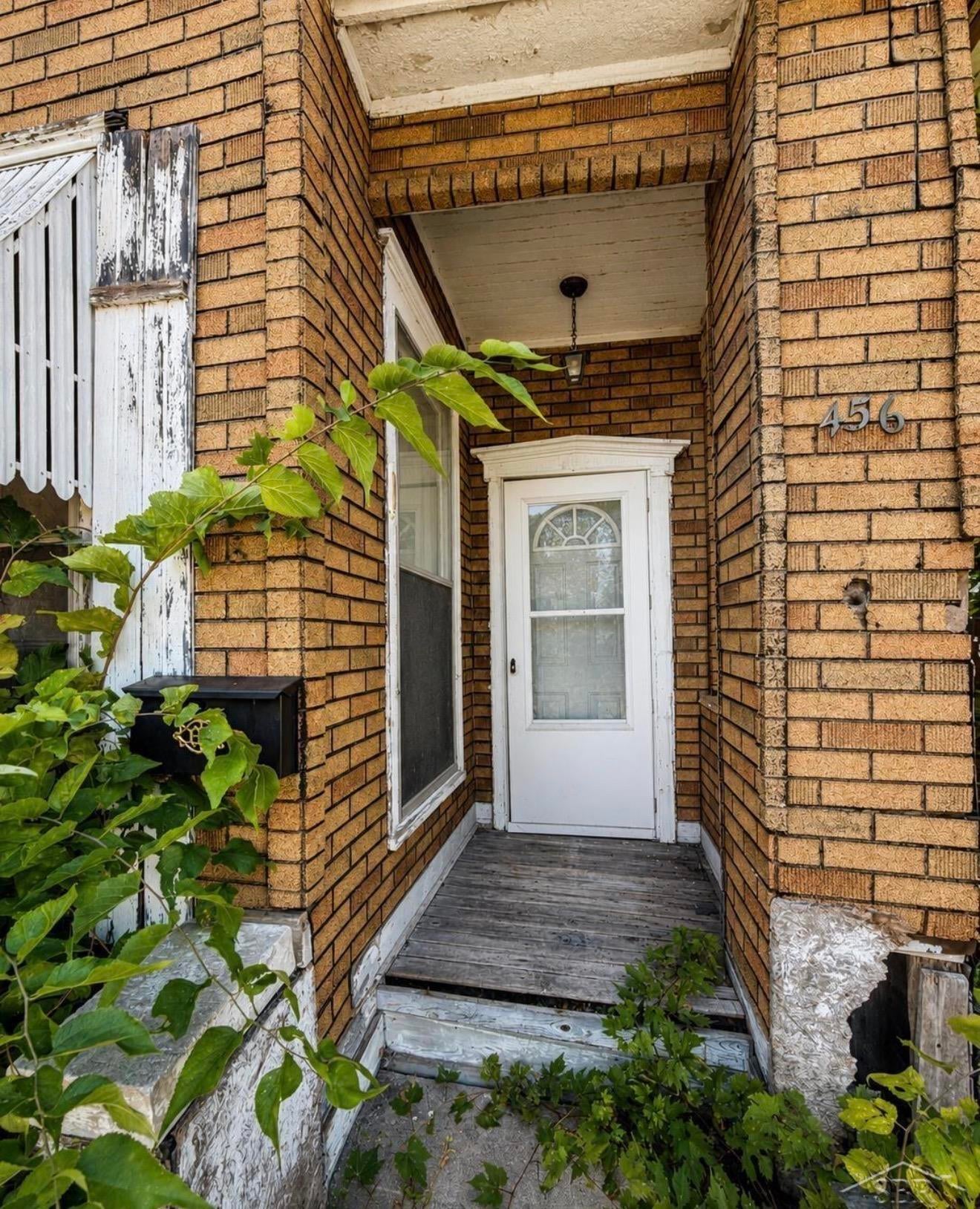 456 Broadway Avenue