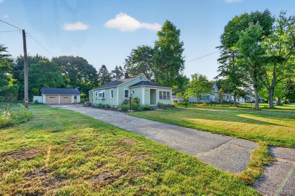 Photo of 915 Olive Street, Oxford Charter Township, MI 48371 (MLS # 20261057481)
