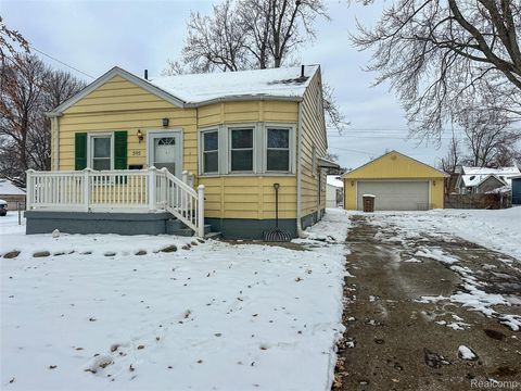 595 E Tennyson Avenue Pontiac City MI 48340