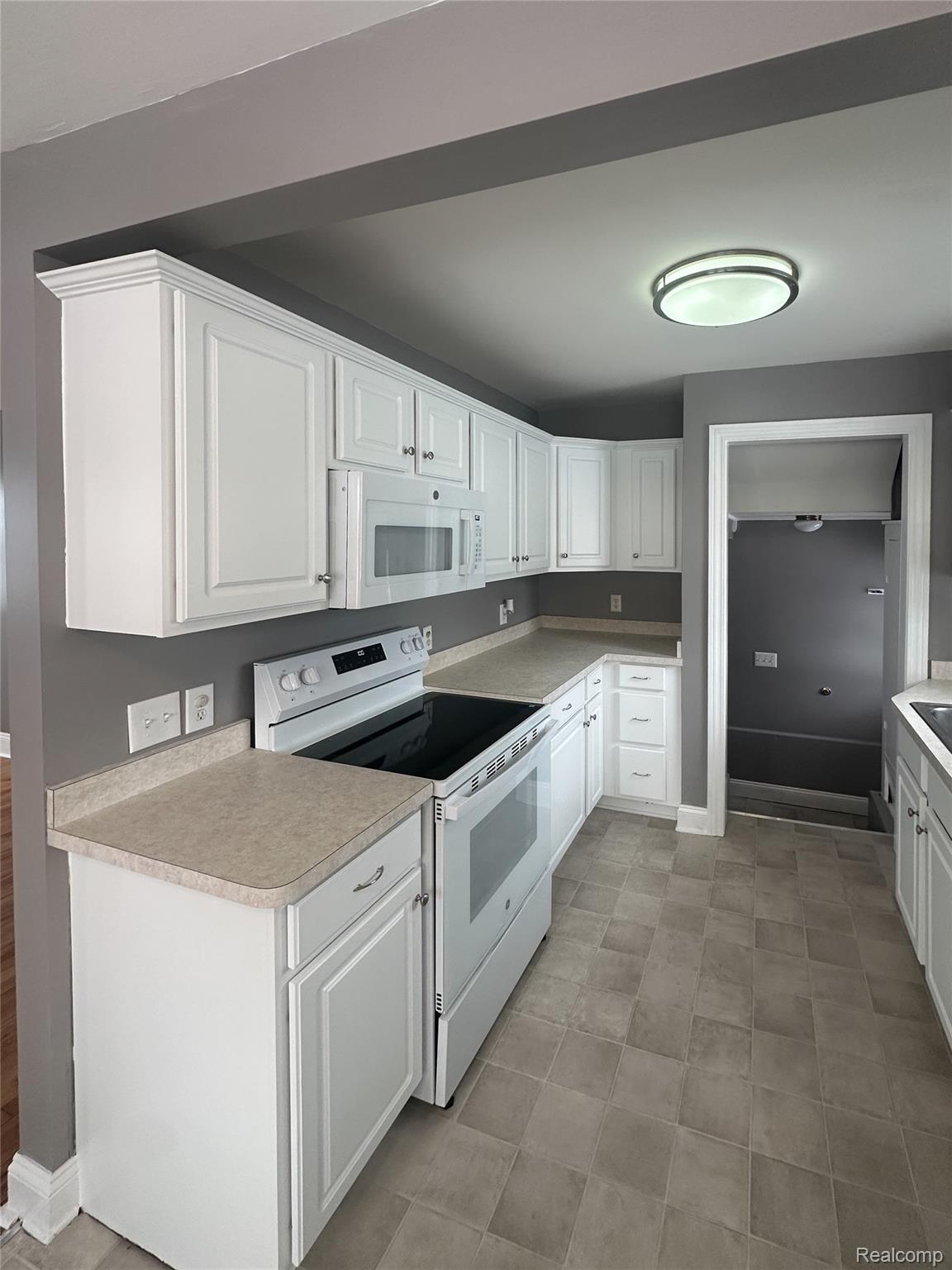 595 E Tennyson Avenue