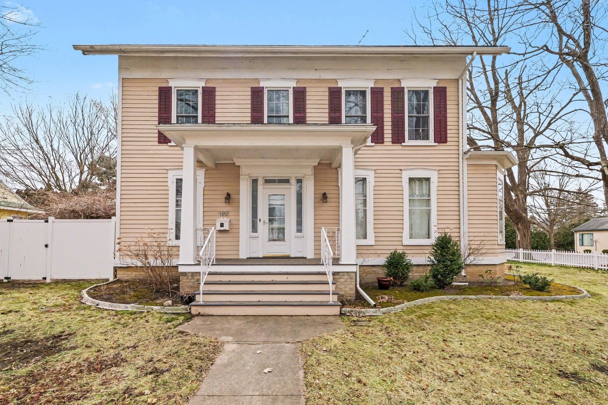 404 E Saginaw Street