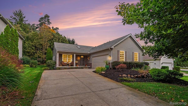 2727 SIGNATURE CIR, PINCKNEY, MI 48169 - Image 71c2d991947e2f0dc7475c87a61c9b25/48145287