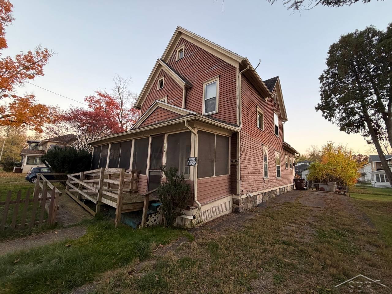 113 W Walnut Street