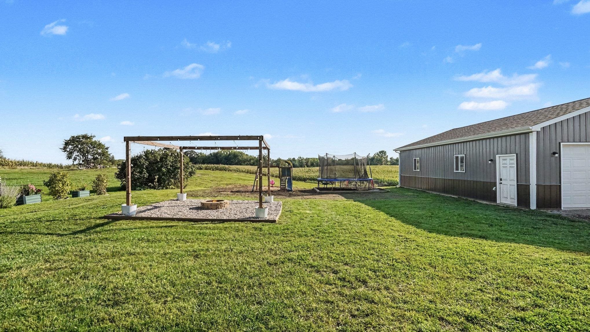 3212 E Surrey Road