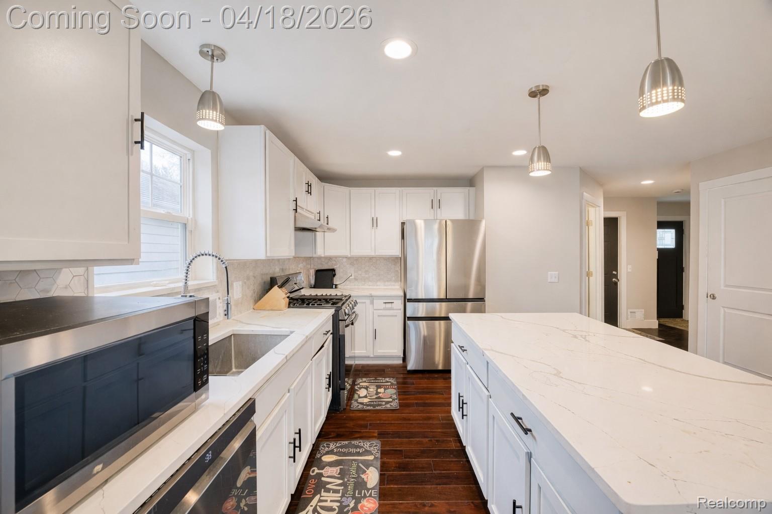 23092 Berdeno Avenue