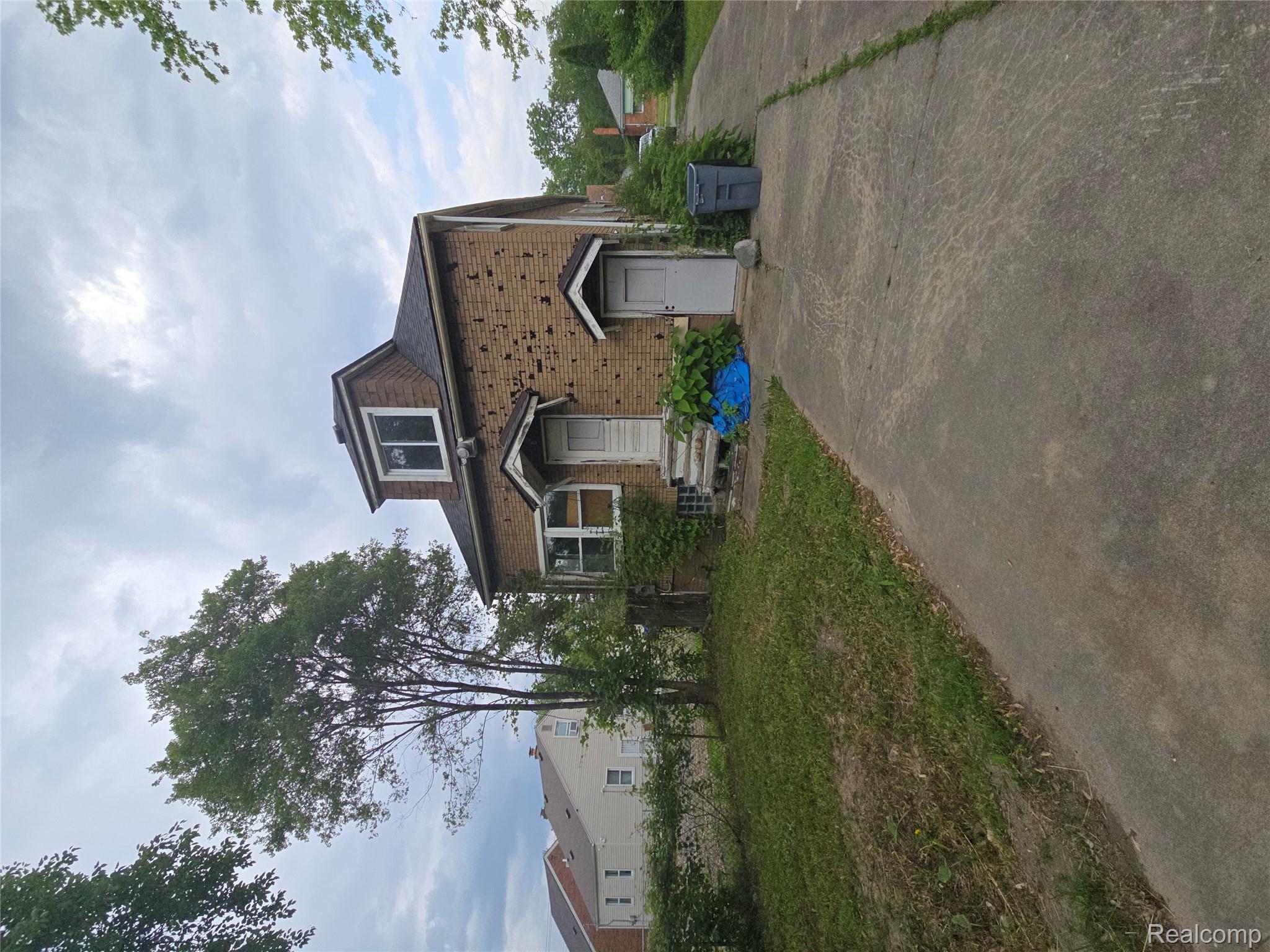 8085 Warwick