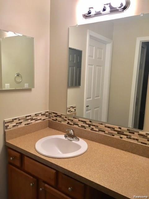 Auburn Hills City, Michigan 48326, United States, 1 Bedroom Bedrooms, ,1 BathroomBathrooms,Residential,Active,236783