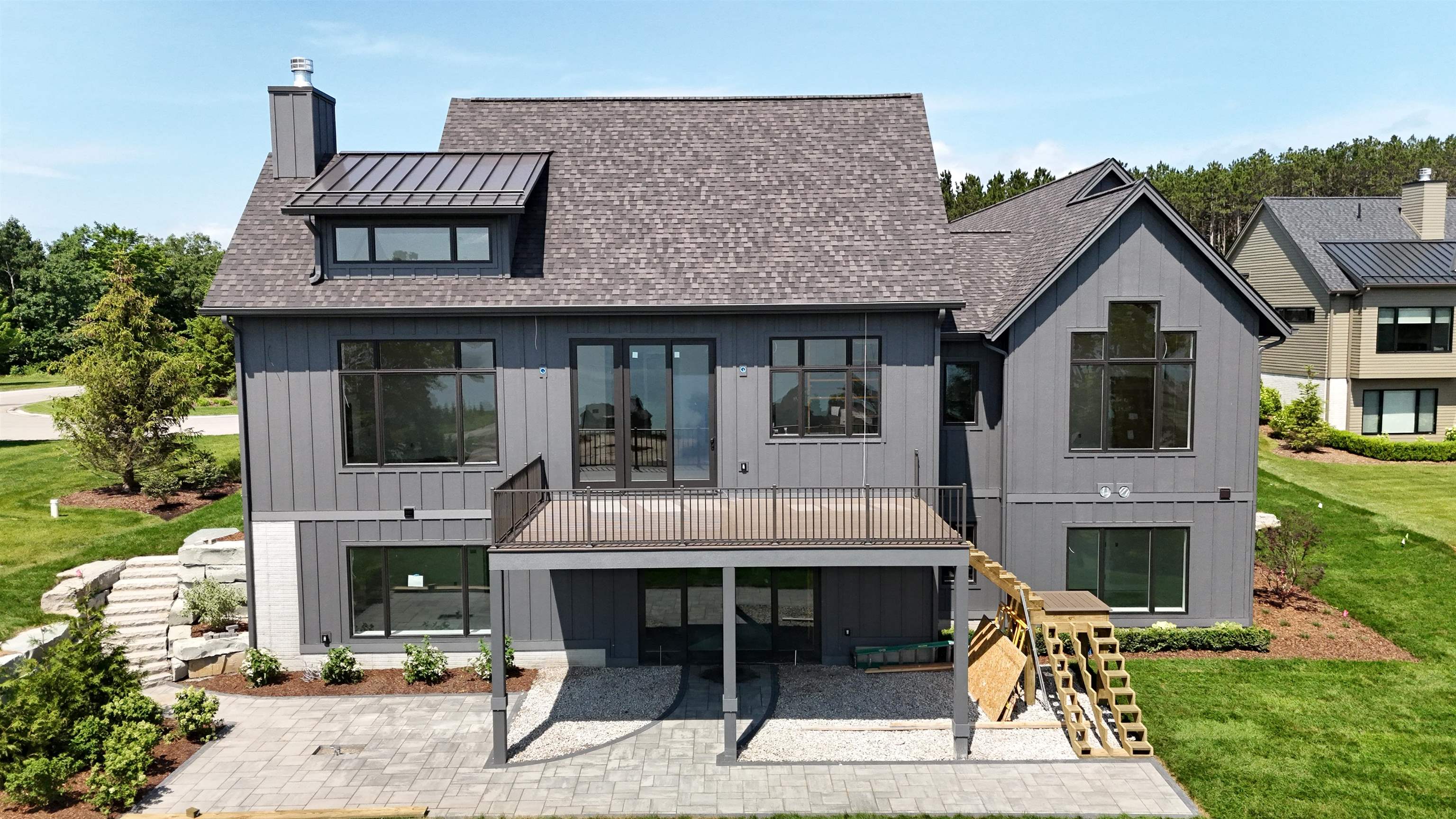 15985 Waters Edge