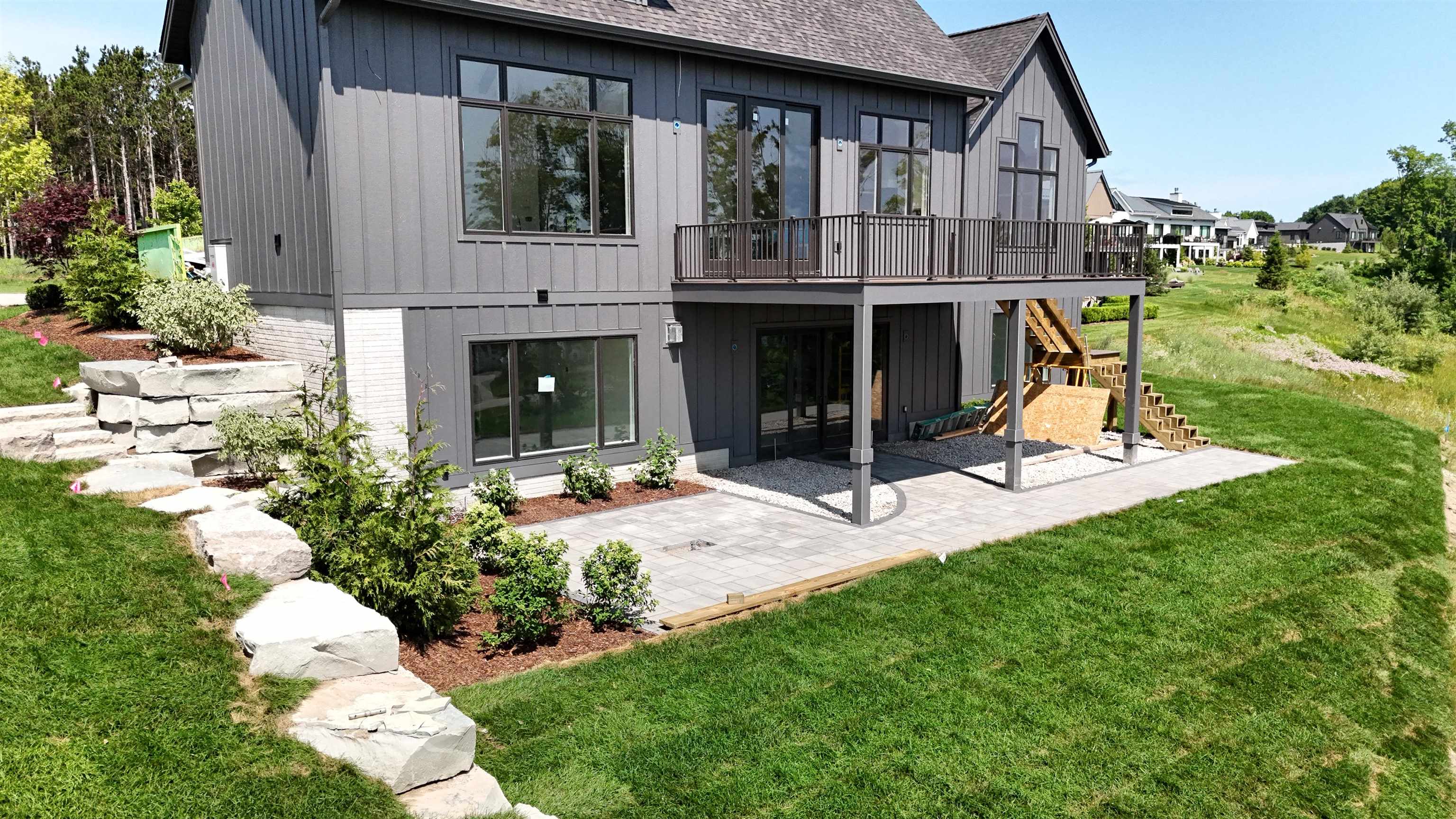 15985 Waters Edge
