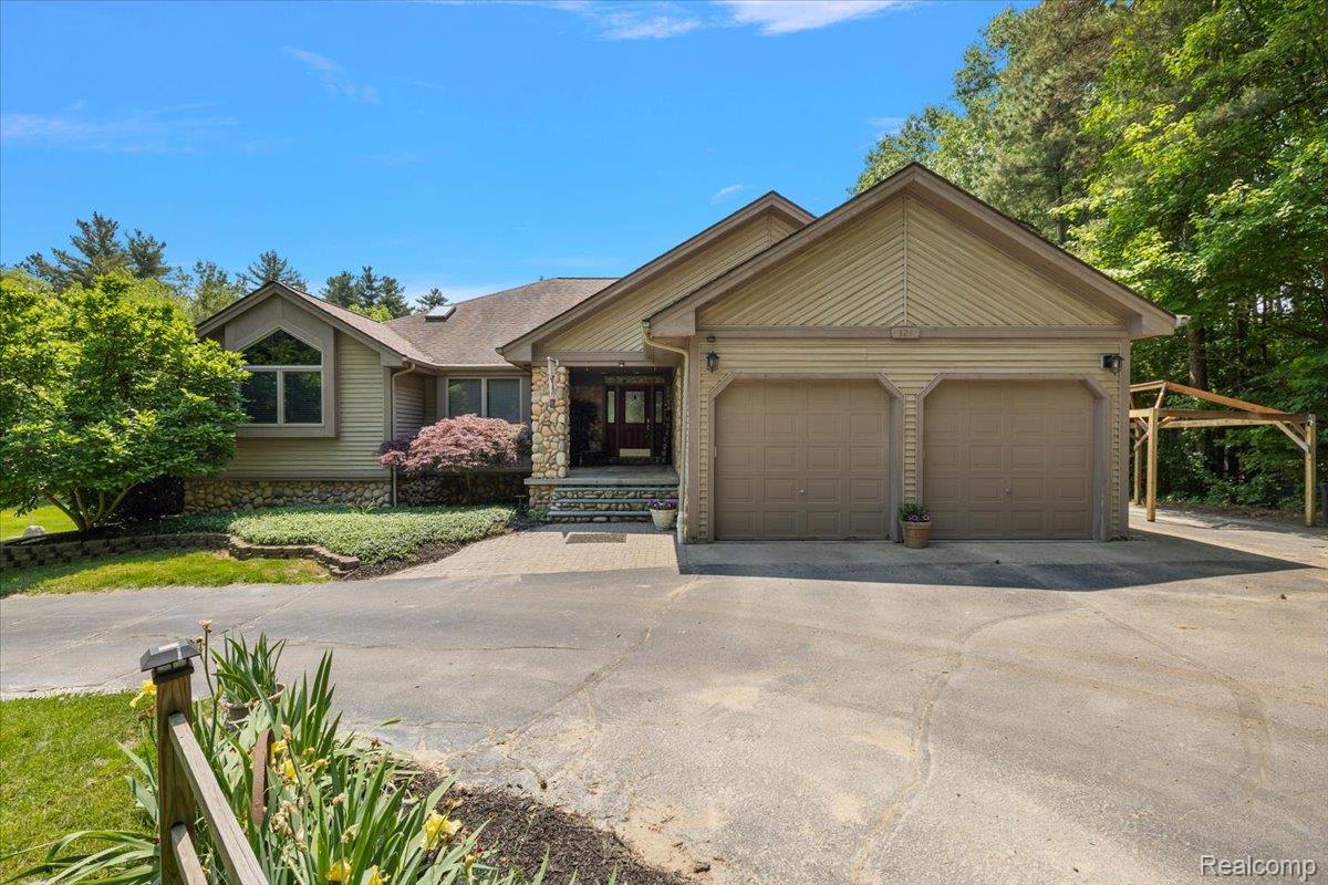 321 Wolfe Road