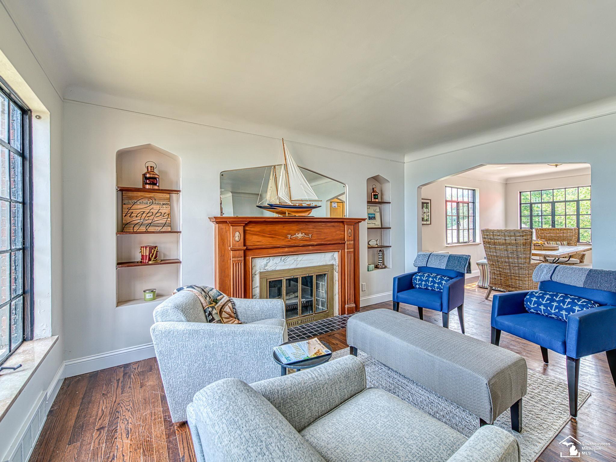 3880 Lakeshore Drive