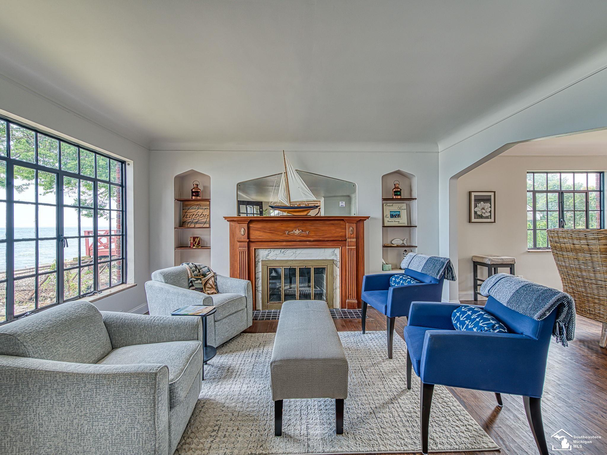 3880 Lakeshore Drive