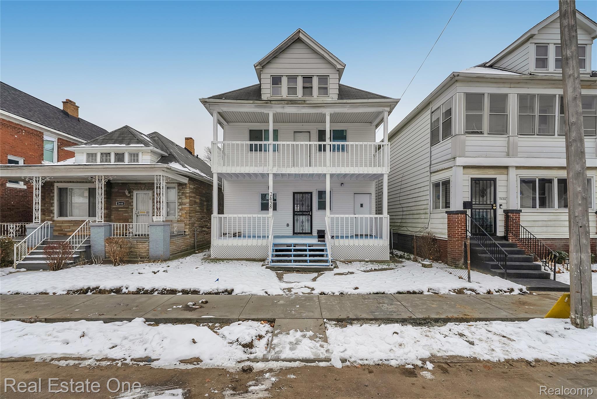 2438 Burnside Street