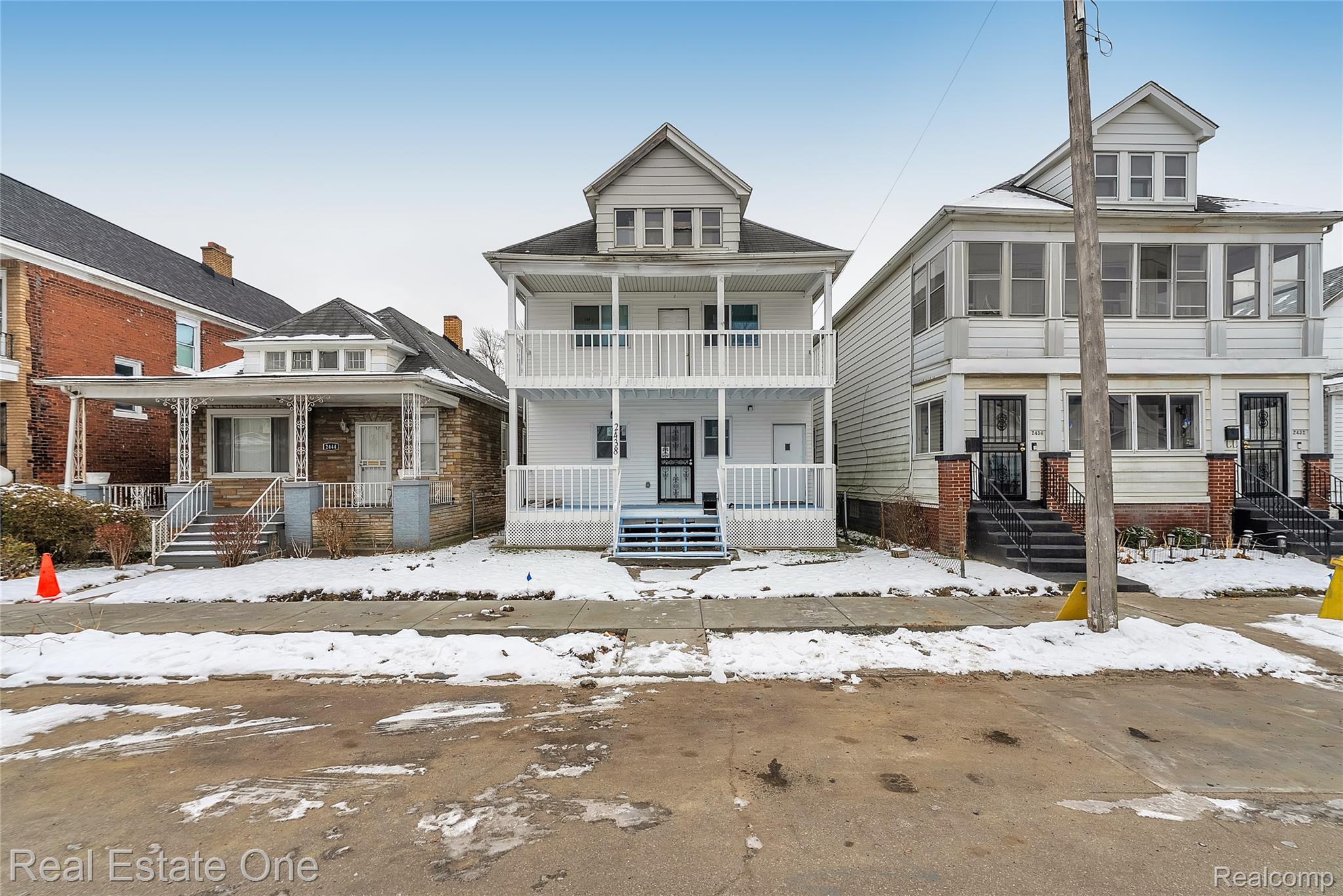 2438 Burnside Street