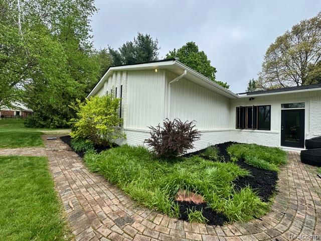 11221 Meadowood Drive