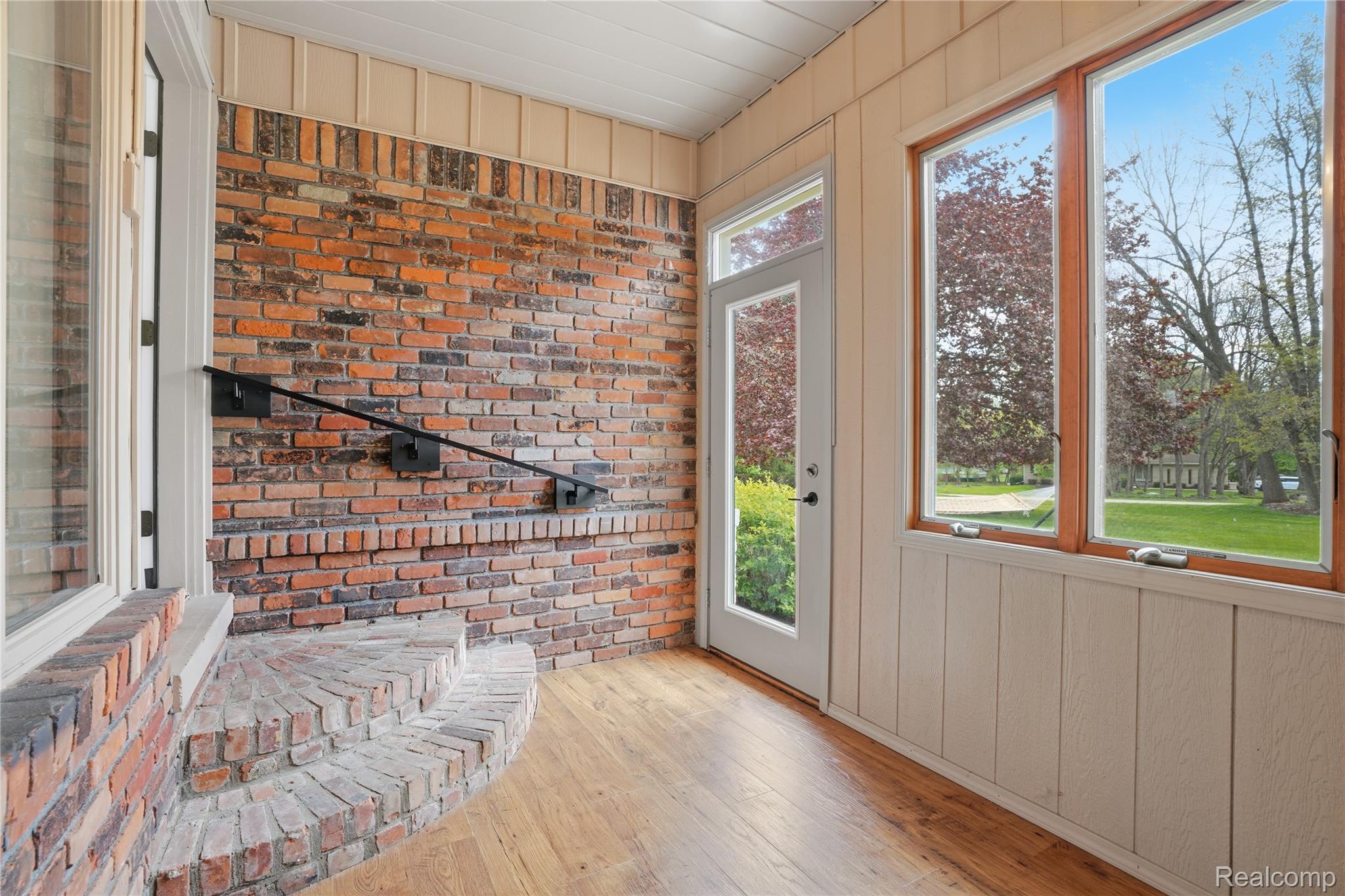 11221 Meadowood Drive