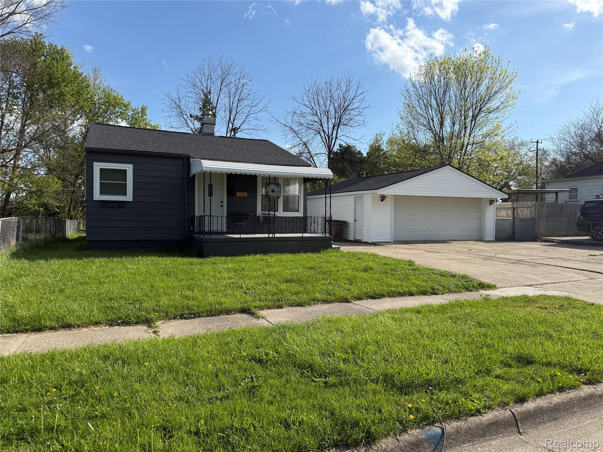 106 E Hopkins Avenue