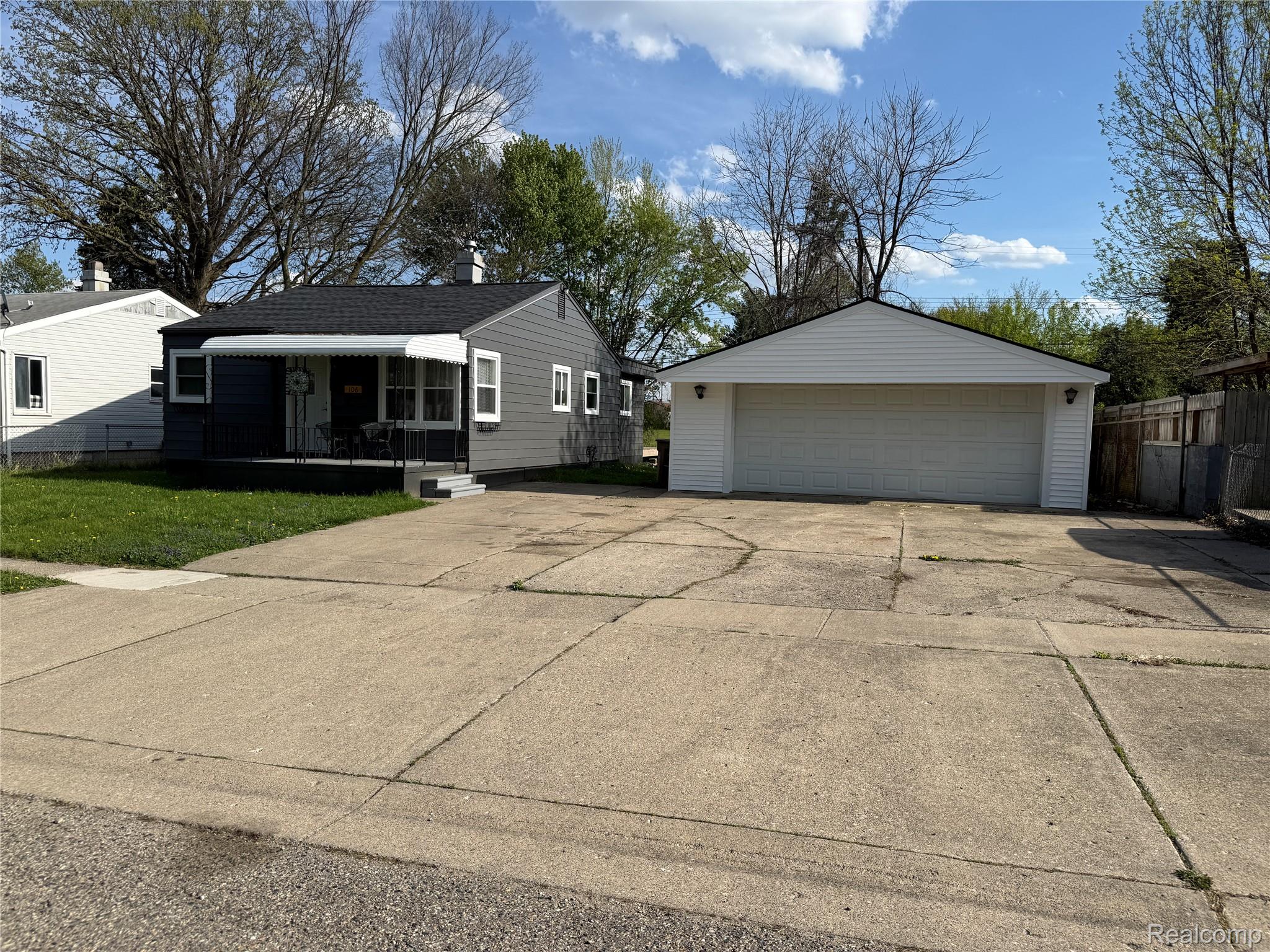 106 E Hopkins Avenue