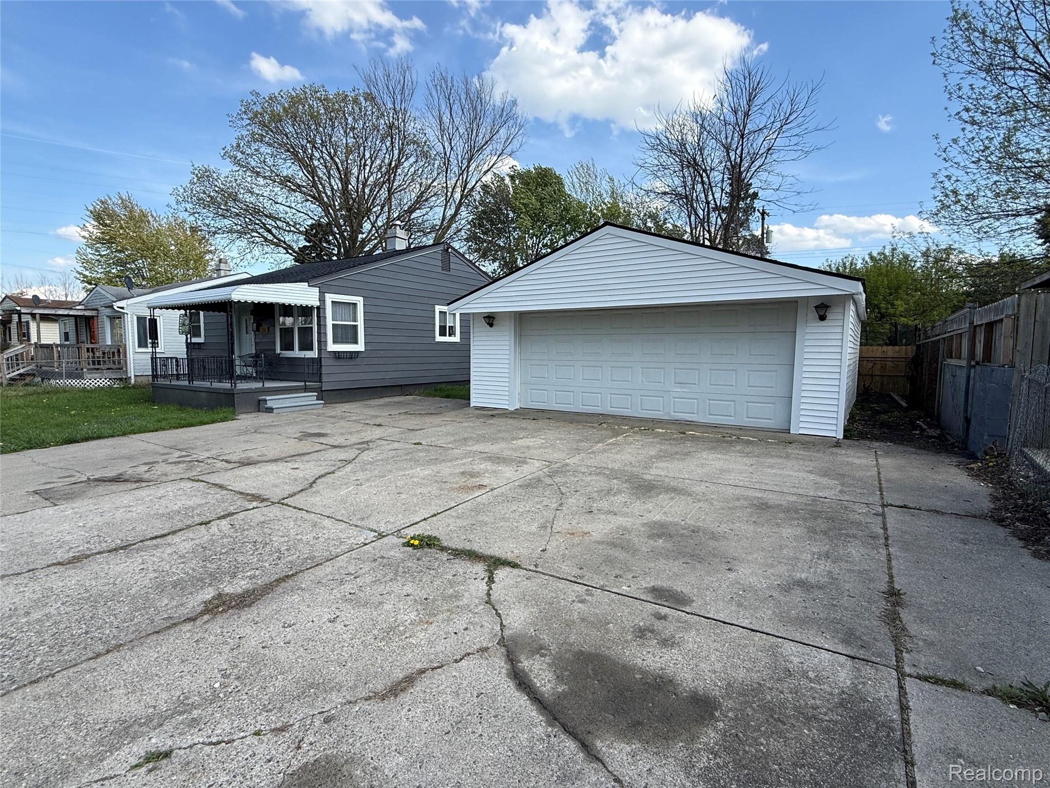 106 E Hopkins Avenue