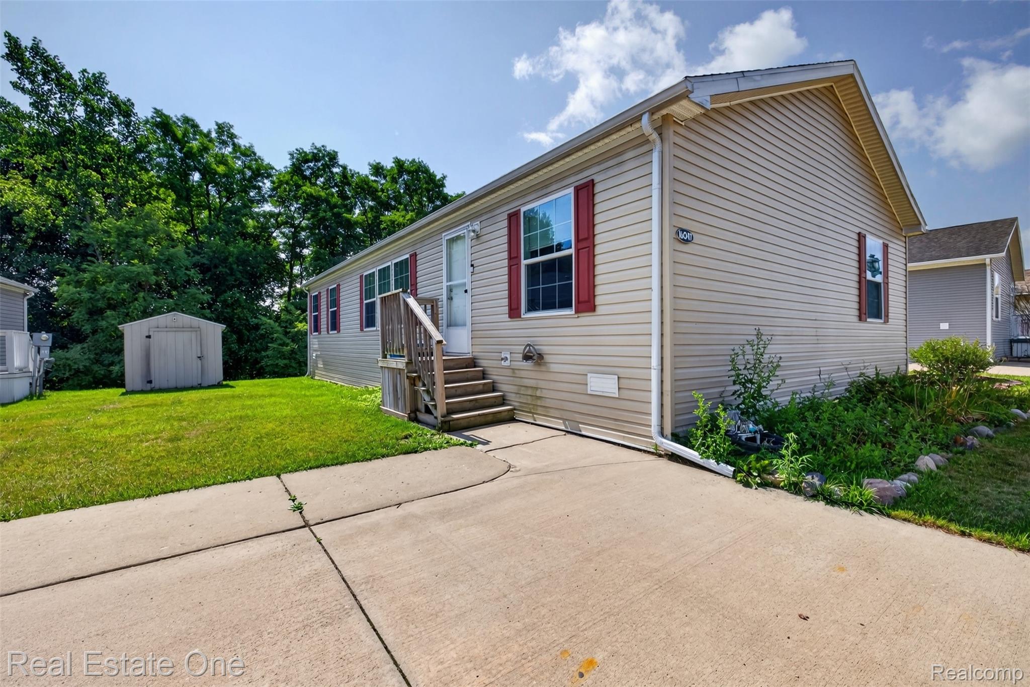 16047 Windsor Lane