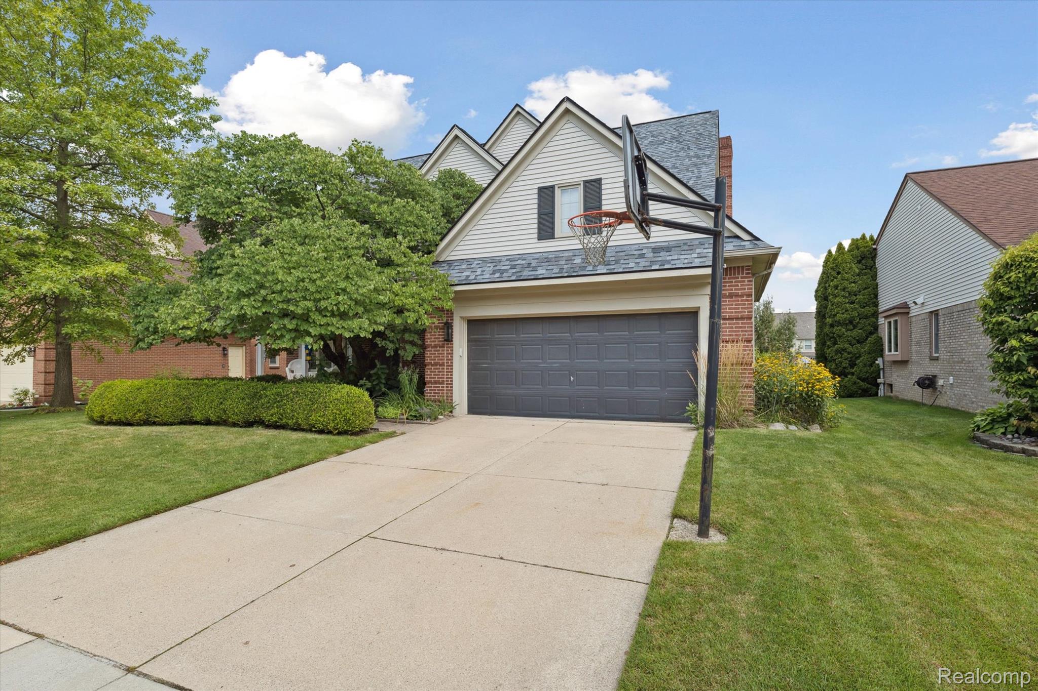 45242 Thornhill Road