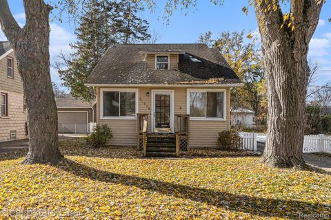 21619 Oxford Avenue Farmington City MI 48336