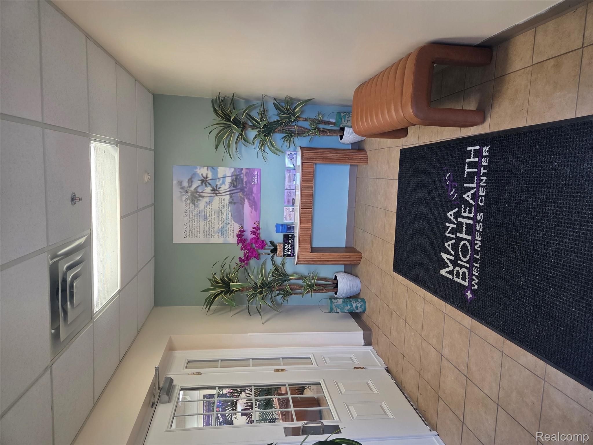 112 E ELLEN Street B