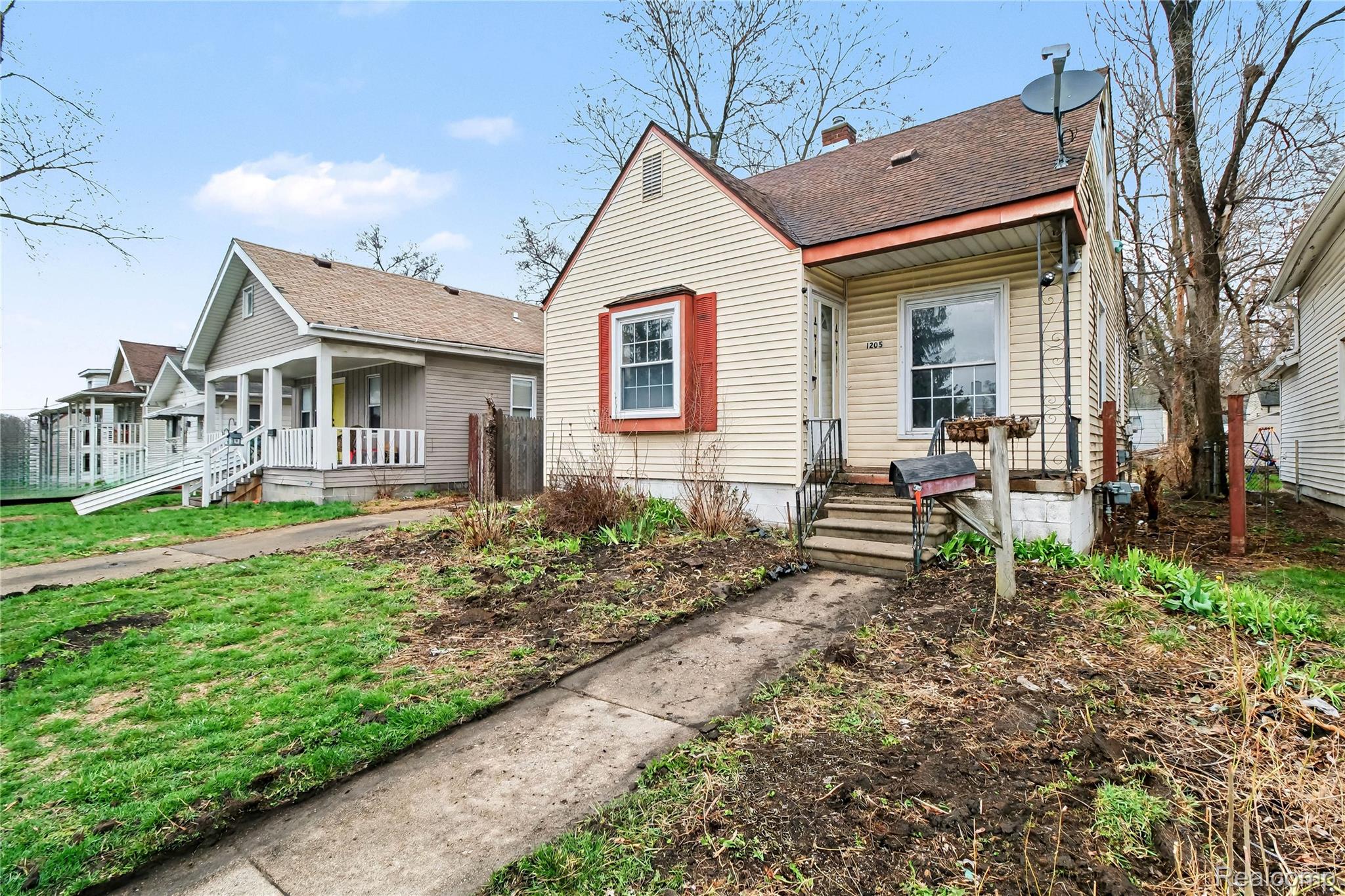 1205 E Muir Avenue