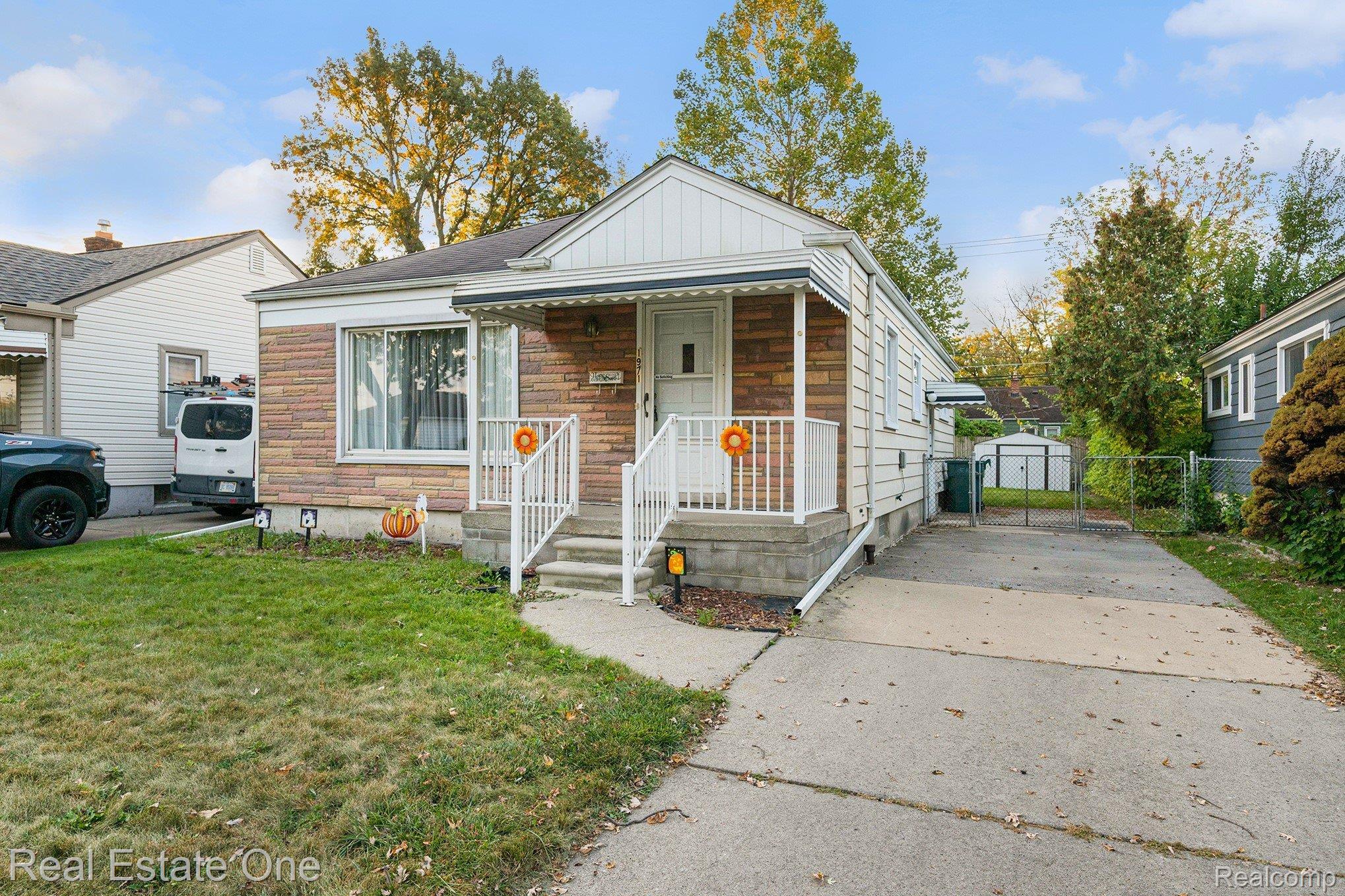 1971 Riverbank Street