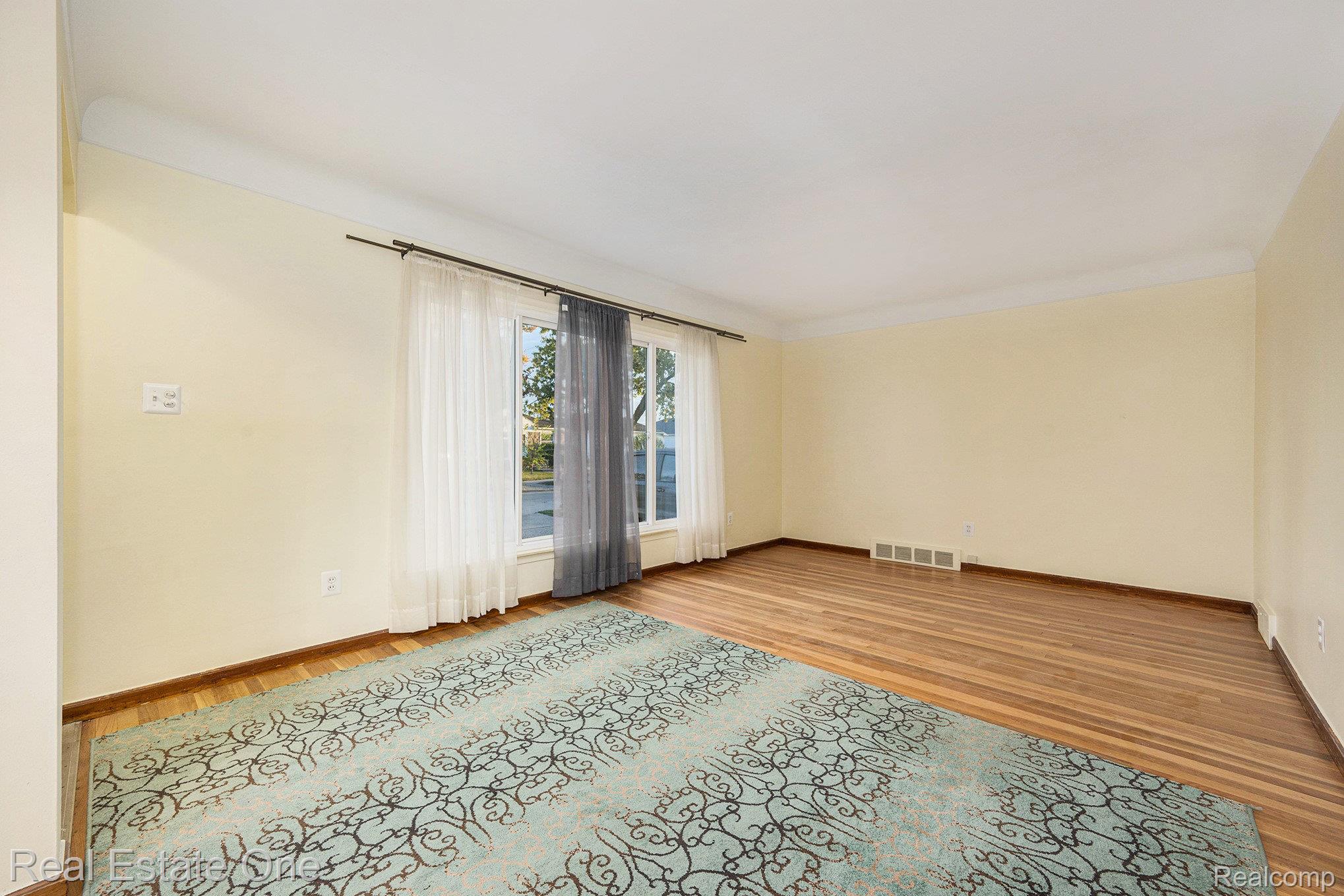 1971 Riverbank Street