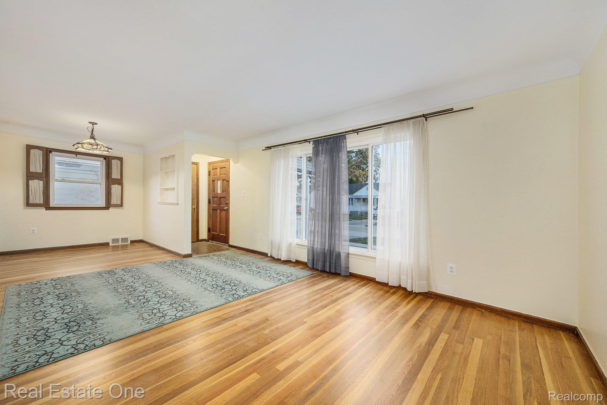 1971 Riverbank Street