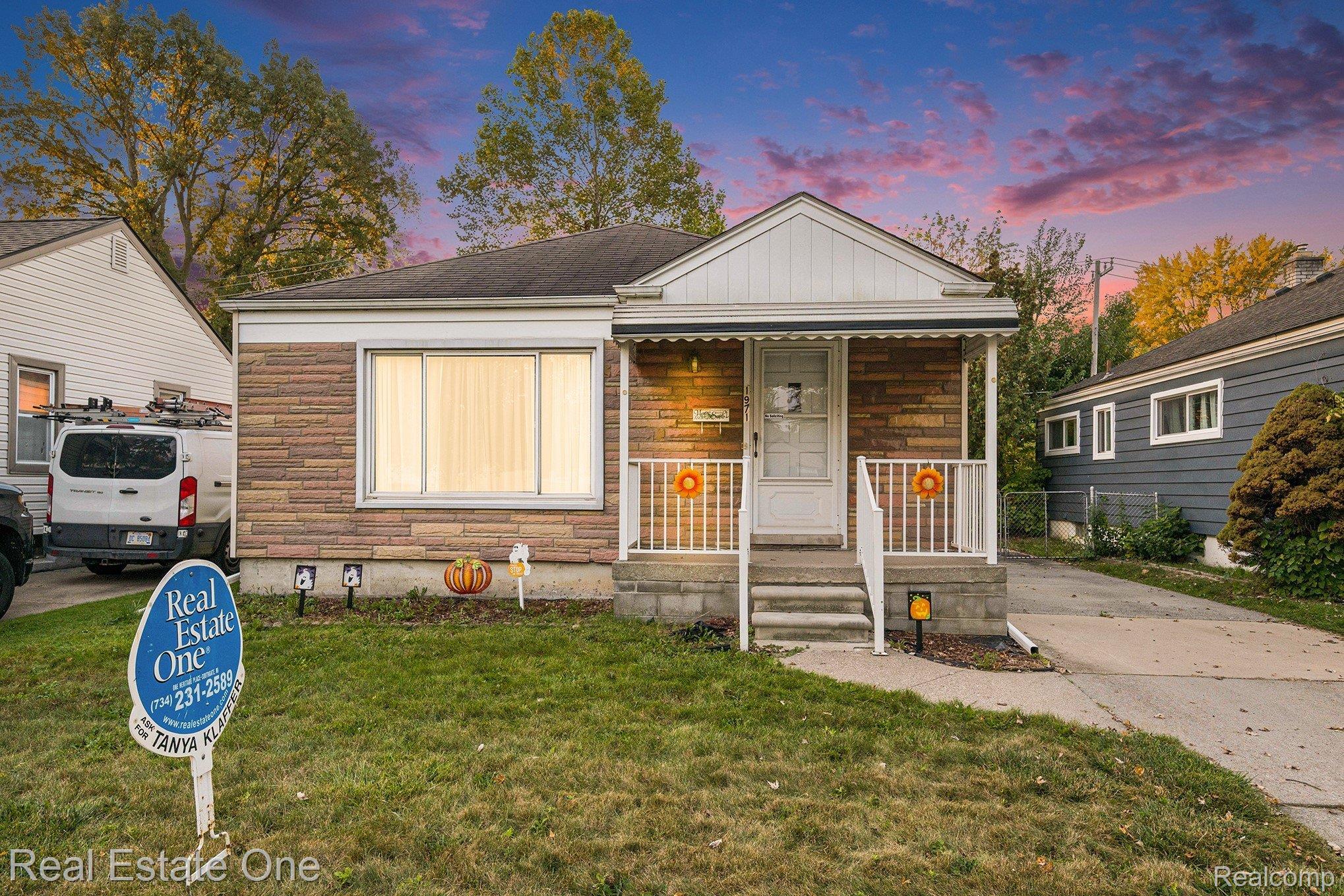 1971 Riverbank Street