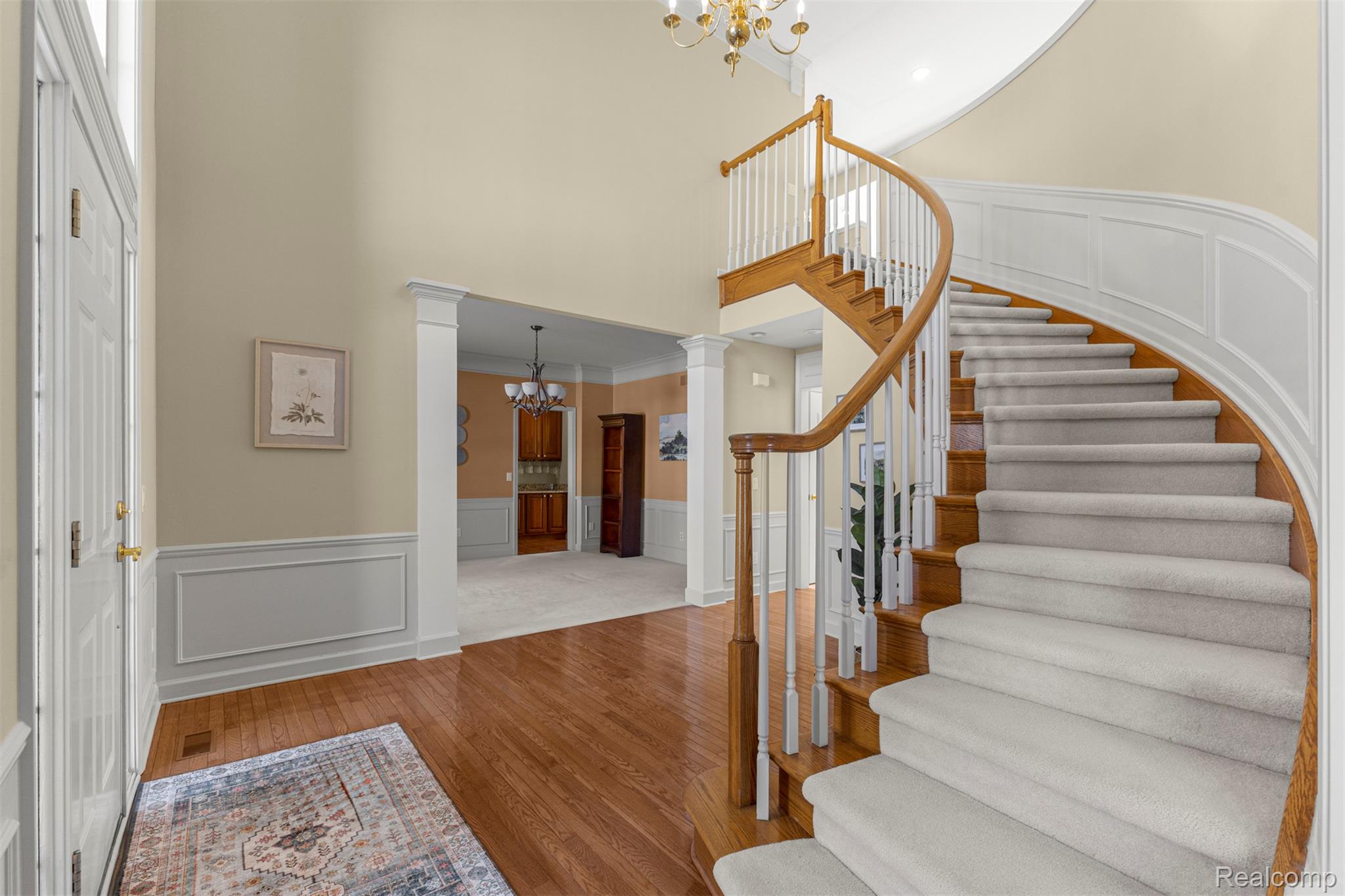 44570 White Pine Circle W