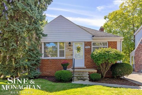 1793 Roslyn Road Grosse Pointe Woods City MI 48236