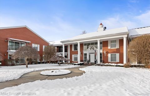 19710 W 13 Mile Road Beverly Hills Village MI 48025