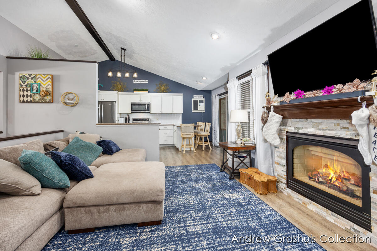 10533 Scenic Pines Court NE