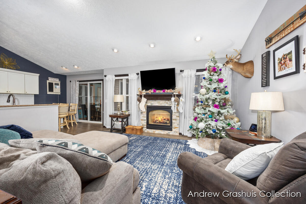 10533 Scenic Pines Court NE