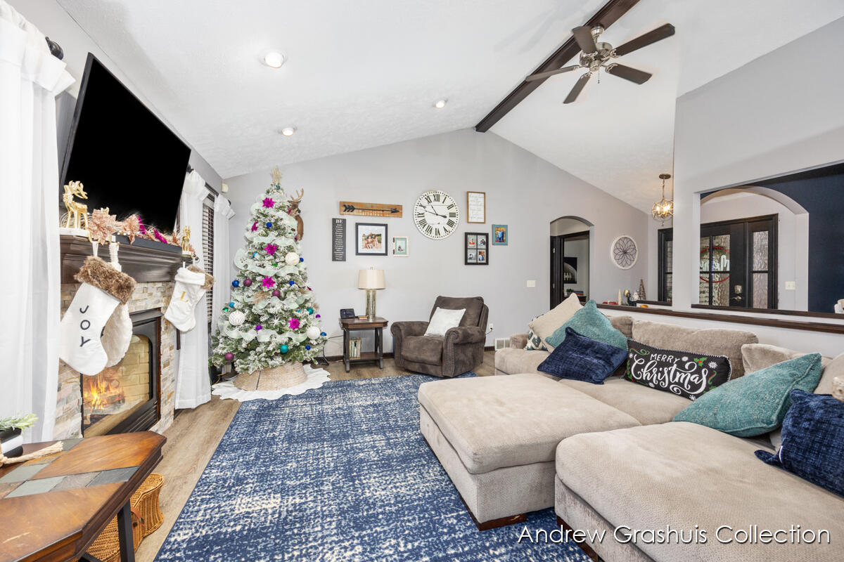 10533 Scenic Pines Court NE