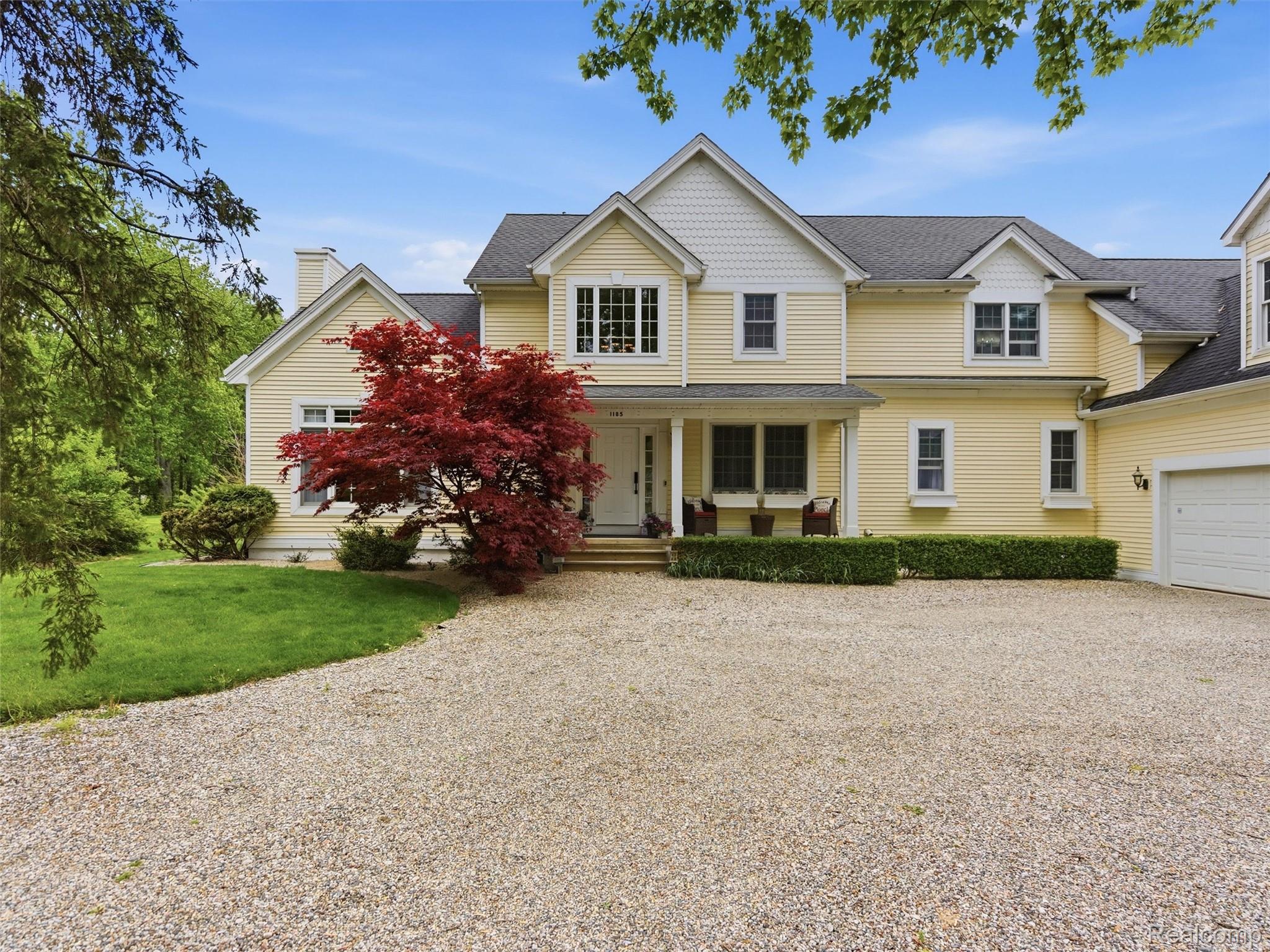 1185 Avon Circle W