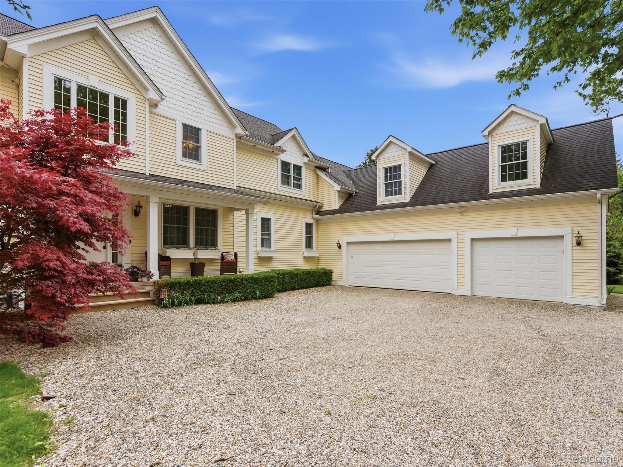 1185 Avon Circle W